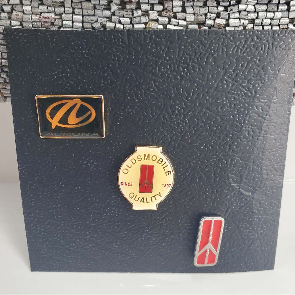 (3) Vintage Oldsmobile Pins  Metal Screwback (**)
